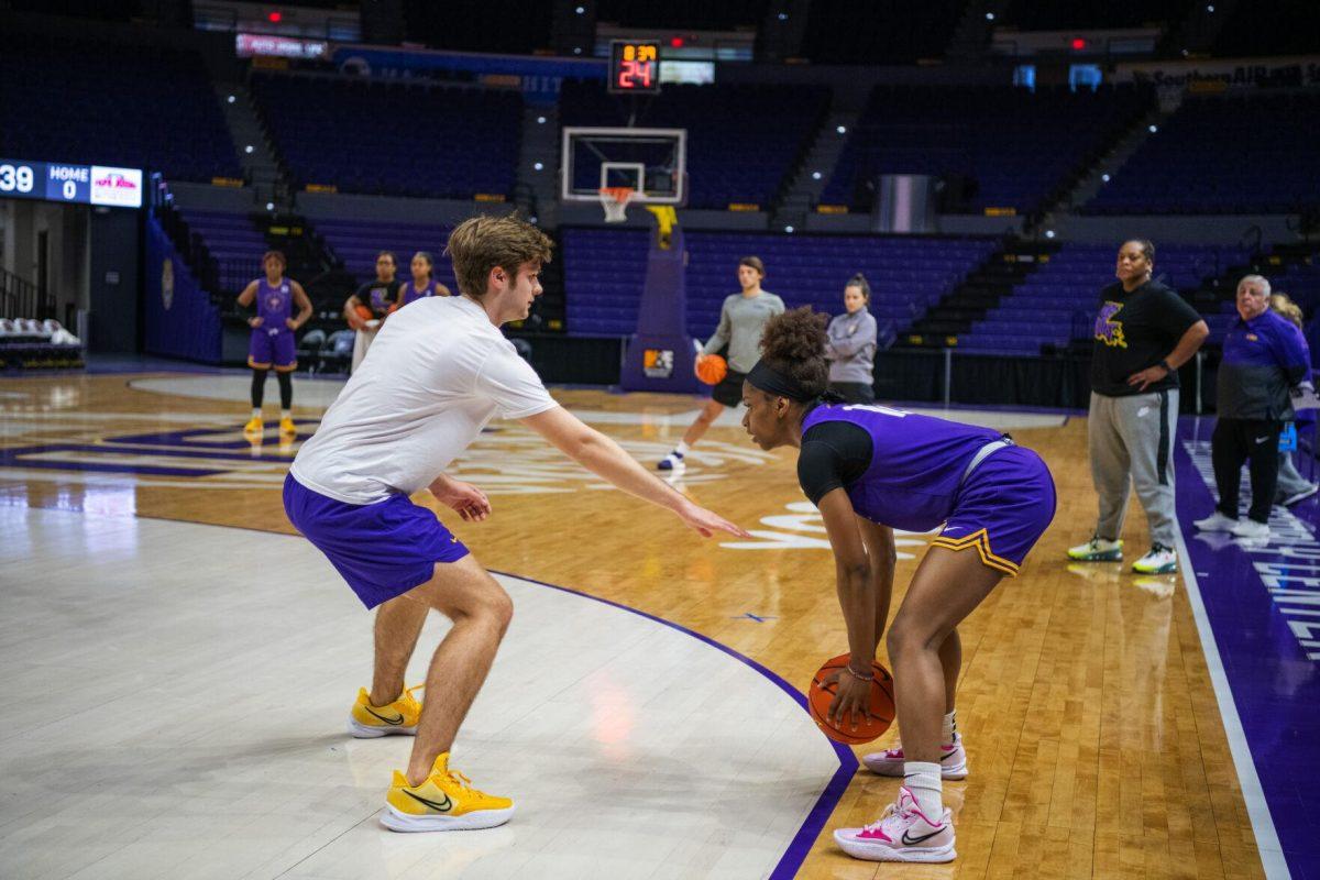 Dream Team Hayden Grigsby guards LSU women&#8217;s basketball senior guard Ryann Payne (10) Wednesday, Feb. 9, 2022 during the LSU women&#8217;s basketball team in the Pete Maravich Assembly Center on N. Stadium Drive in Baton Rouge, La.