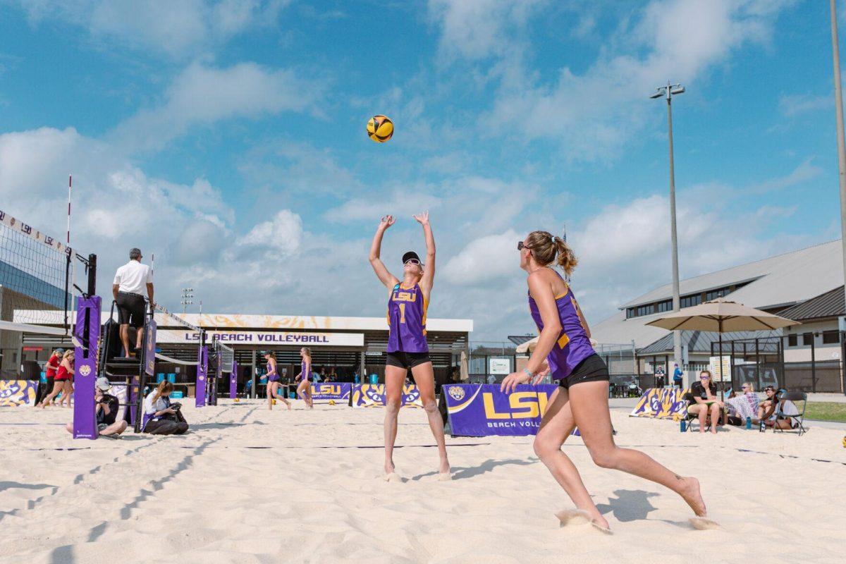 LSU beach volleyball senior Kelli Greene-Agnew (1) sets up the ball on Sunday, March 6, 2022, during LSU&#8217;s 3-2 win over Loyola Marymount at the Beach Volleyball Stadium on Cypress Drive in Baton Rouge, La.