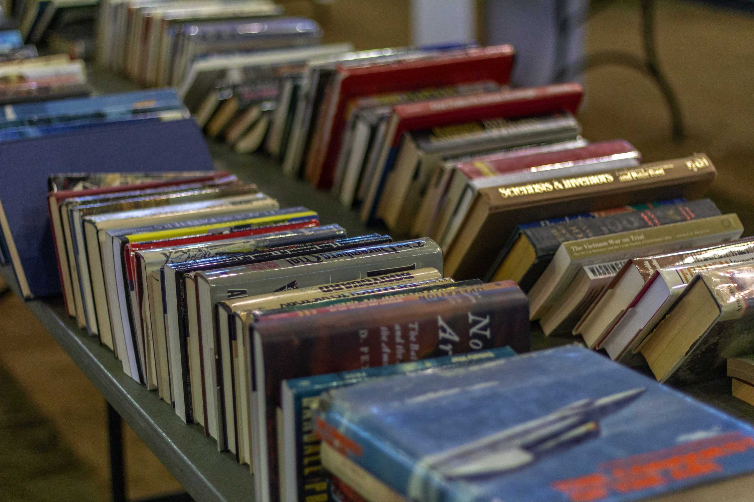 Baton Rouge residents, LSU students buy affordable books in bulk at LSU Book Bazaar