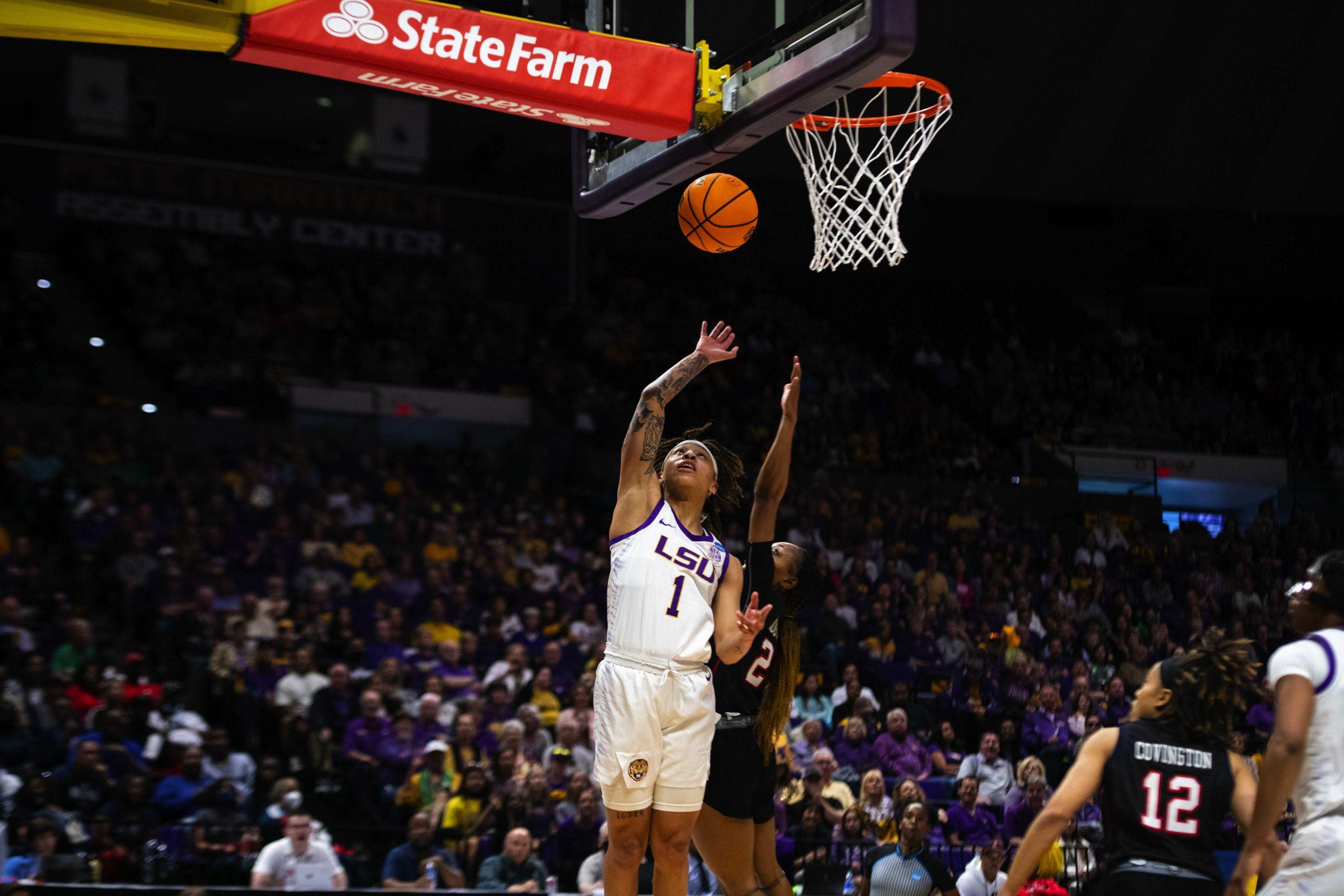 PHOTOS: Women's hoops rallies past Jackson State 83-77 in the first round of the NCAA women's tournament