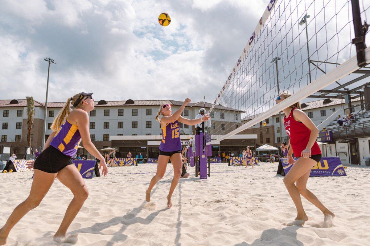 LSU beach volleyball sophomore Ellie Shank (15) spots the ball on Sunday, March 6, 2022, during LSU&#8217;s 3-2 win over Loyola Marymount at the Beach Volleyball Stadium on Cypress Drive in Baton Rouge, La.