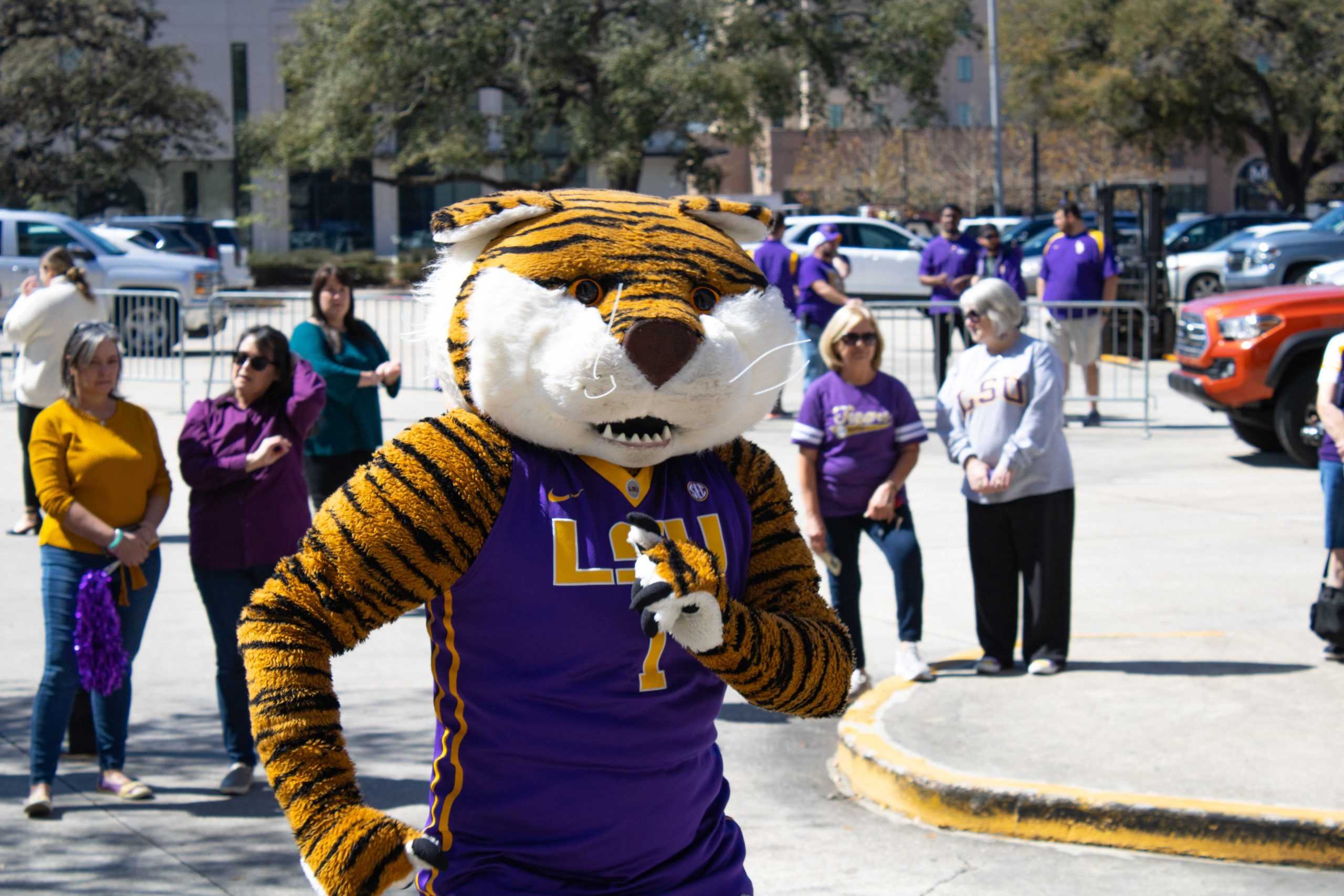 PHOTOS: LSU women's basketball send off to Nashville for SEC Tournament