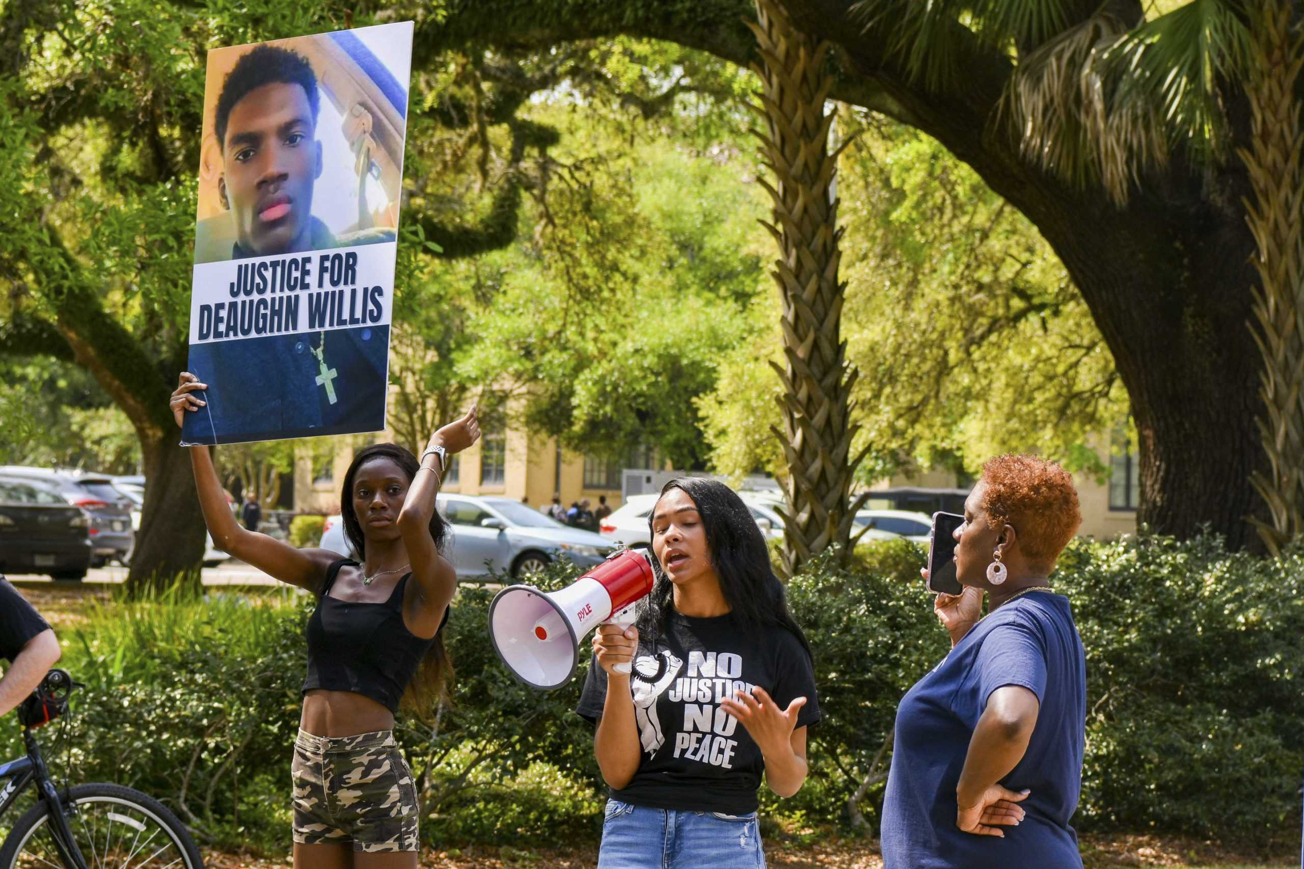 Activists, students hold protest in Free Speech Alley for Baton Rouge resident killed by police