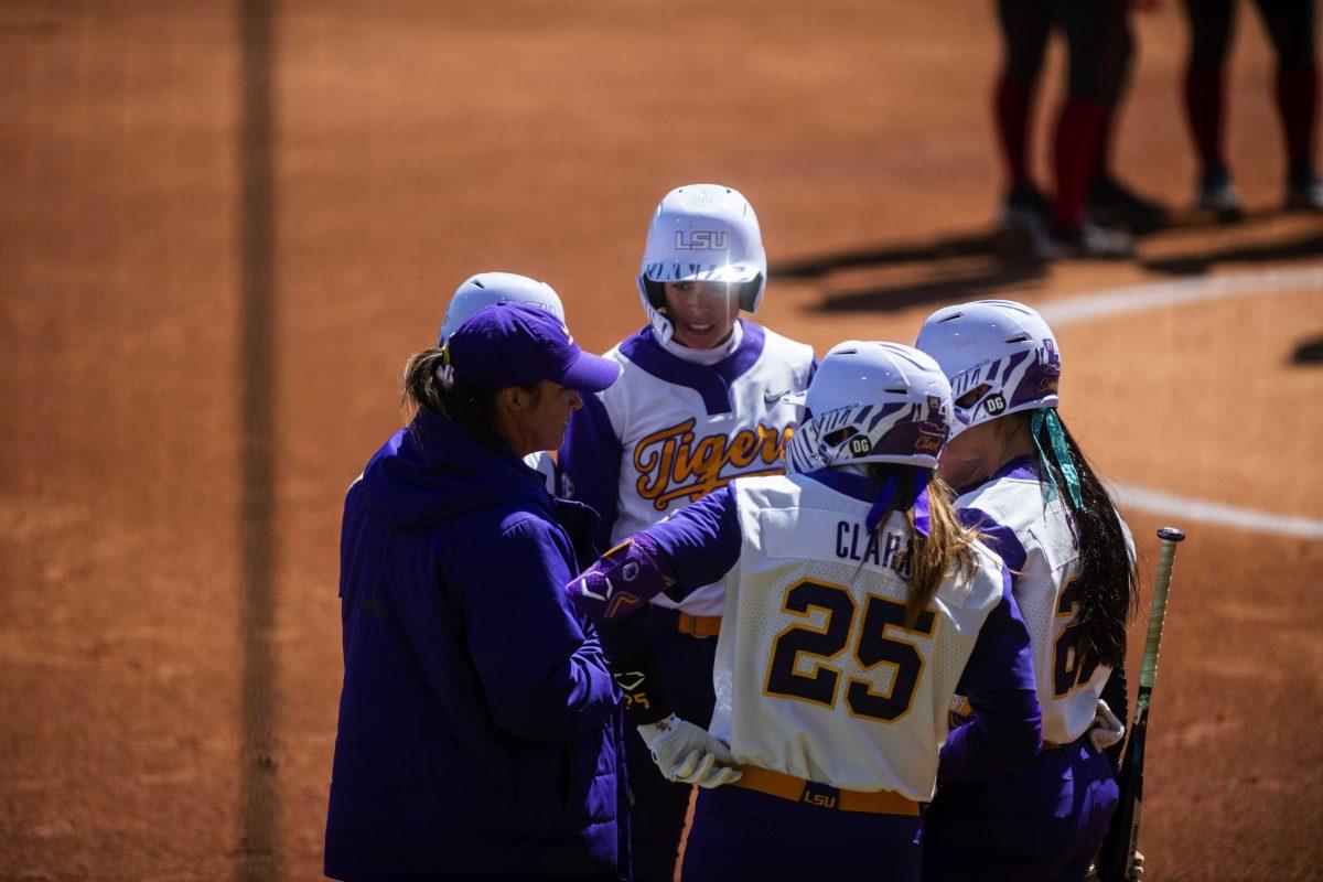 LSU softball head coach Beth Torina talks to redshirt sophomore infielder Taylor Pleasants (17), redshirt junior infielder Georgia Clark (25), and 5th-year senior pitcher/utility Shelbi Sunseri (27) Saturday, March 12, 2022 during LSU's 13-6 win against Alabama at Tiger Park in Baton Rouge, La.