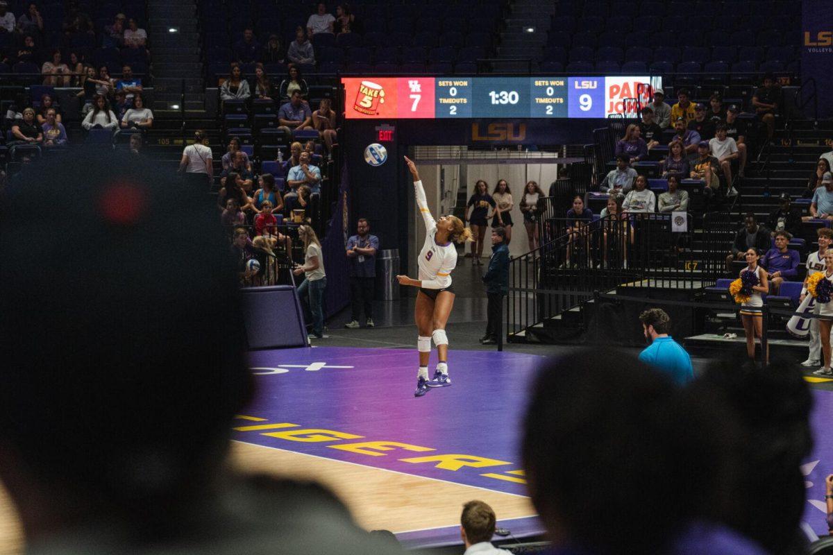 LSU volleyball senior outside hitter Sanaa Dotson (9) serves the ball on Friday, Aug. 26, 2022, during LSU&#8217;s 3-1 loss against Houston in the Pete Maravich Assembly Center in Baton Rouge, La.