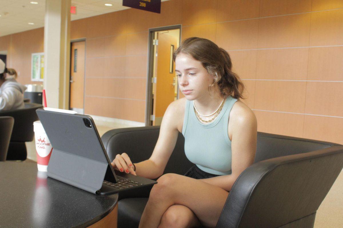 An LSU student uses her iPad to study on Friday, Aug. 26, 2022, in the Student Union on LSU Campus in Baton Rouge, La.