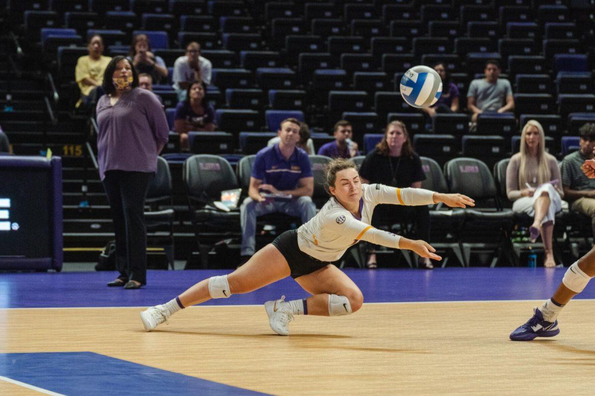 LSU volleyball senior defensive specialist Jill Bohnet (10) dives for the ball on Friday, Aug. 26, 2022, during LSU&#8217;s 3-1 loss against Houston in the Pete Maravich Assembly Center in Baton Rouge, La.