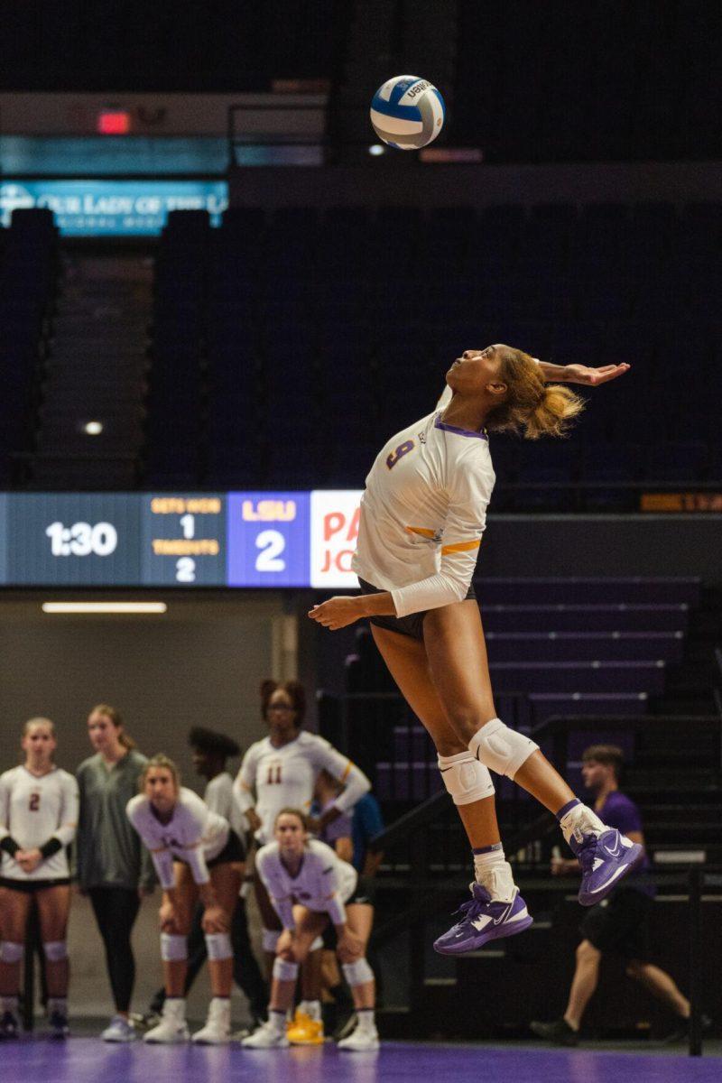 LSU volleyball senior outside hitter Sanaa Dotson (9) servers on Friday, Aug. 26, 2022, during LSU&#8217;s 3-1 loss against Houston in the Pete Maravich Assembly Center in Baton Rouge, La.