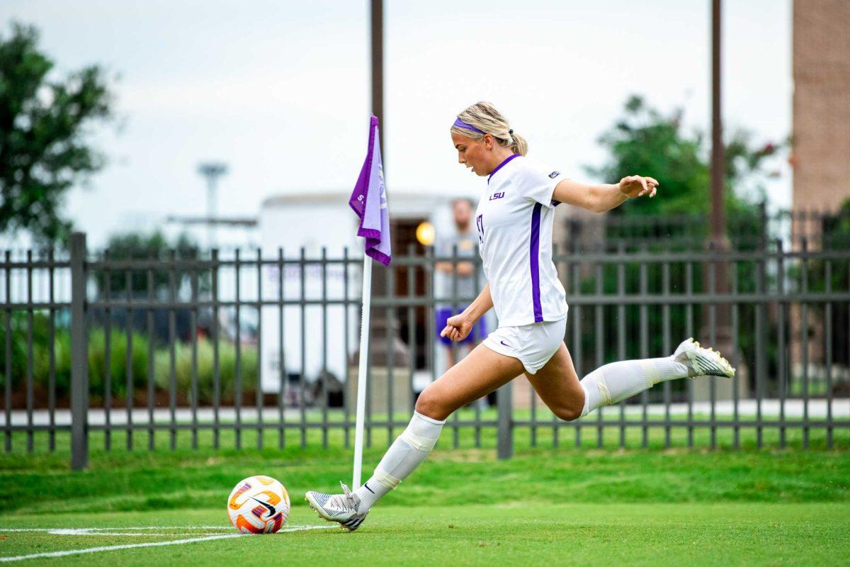 LSU soccer freshman midfielder Ida Hermannsdottir (17) prepares to kick the ball during a corner kick Thursday, Aug. 18, 2022, during LSU&#8217;s 5-0 win against Stephen F. Austin at LSU's Soccer Stadium off of Nicholson Drive.