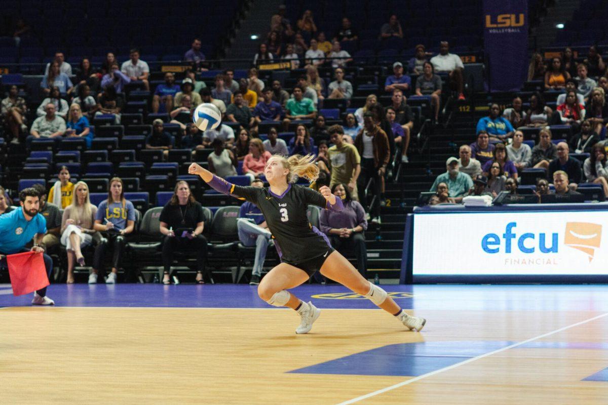 LSU volleyball sophomore libero Ella Larkin (3) reaches for the ball on Friday, Aug. 26, 2022, during LSU&#8217;s 3-1 loss against Houston in the Pete Maravich Assembly Center in Baton Rouge, La.