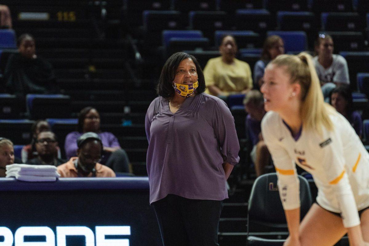 LSU volleyball head coach Tanya Johnson speaks to a player on the court on Friday, Aug. 26, 2022, during LSU&#8217;s 3-1 loss against Houston in the Pete Maravich Assembly Center in Baton Rouge, La.