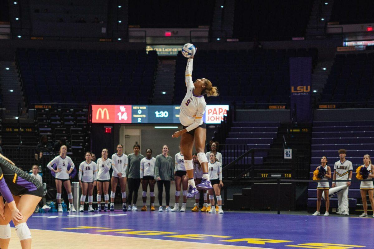 LSU volleyball senior outside hitter Sanaa Dotson (9) serves the ball on Friday, Aug. 26, 2022, during LSU&#8217;s 3-1 loss against Houston in the Pete Maravich Assembly Center in Baton Rouge, La.