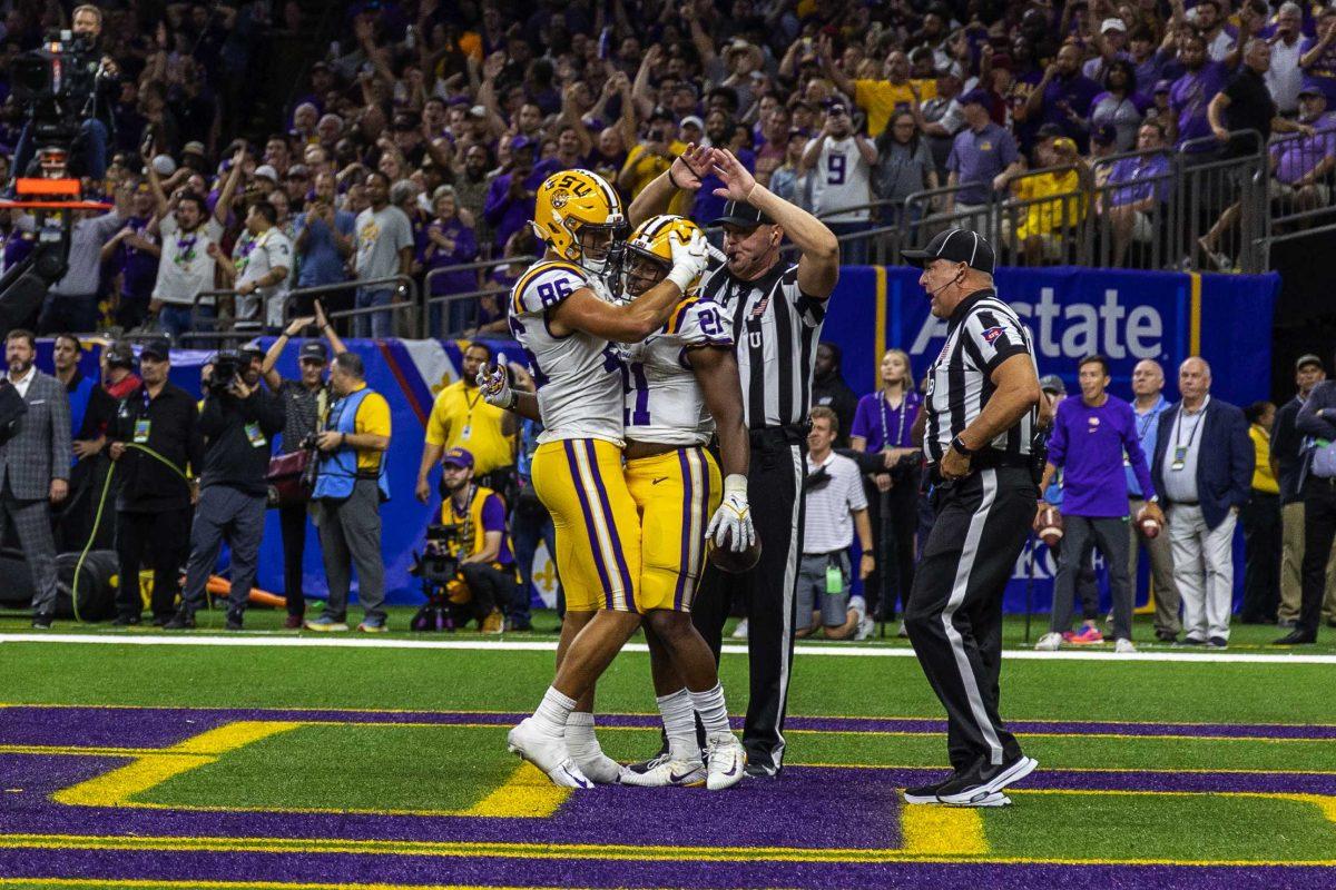 LSU football freshman tight end Mason Taylor (86) congratulates junior running back Noah Cain (21) on a touchdown Sunday, Sept. 4, 2022, during LSU's Allstate Kickoff game defeat to Florida State 23-24 in the Caesars Superdome, New Orleans, La.