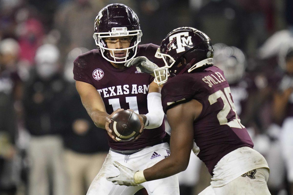 Texas A&amp;M quarterback Kellen Mond (11) hands the ball off to running back Isaiah Spiller (28) during the fourth quarter of an NCAA college football game against LSU, Saturday, Nov. 28, 2020, in College Station, Texas. (AP Photo/Sam Craft)