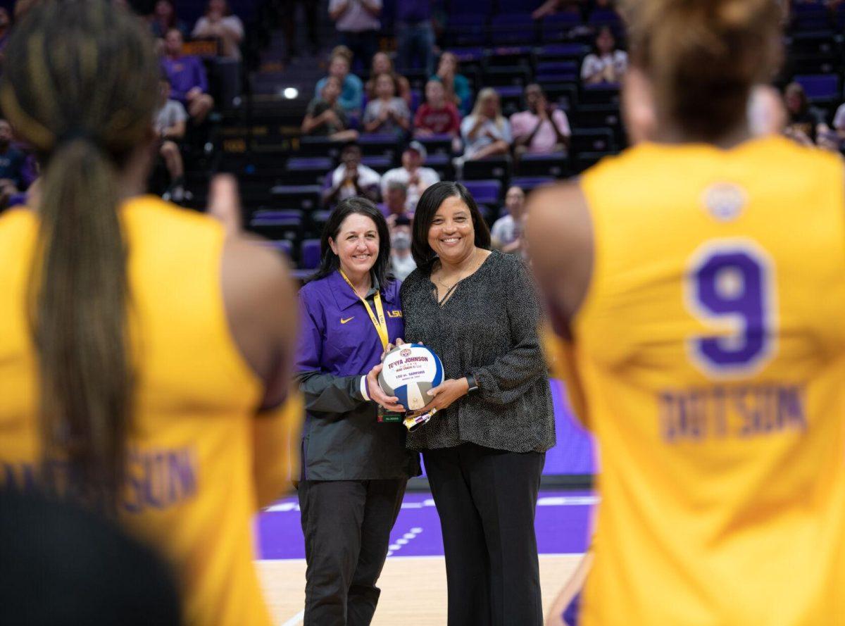 LSU volleyball head coach Tonya Johnson is congratulated on her first win of the season against Samford on Friday, Sept. 2, 2022, before LSU&#8217;s 3-0 victory over Iowa State in the Pete Maravich Assembly Center in Baton Rouge, La.