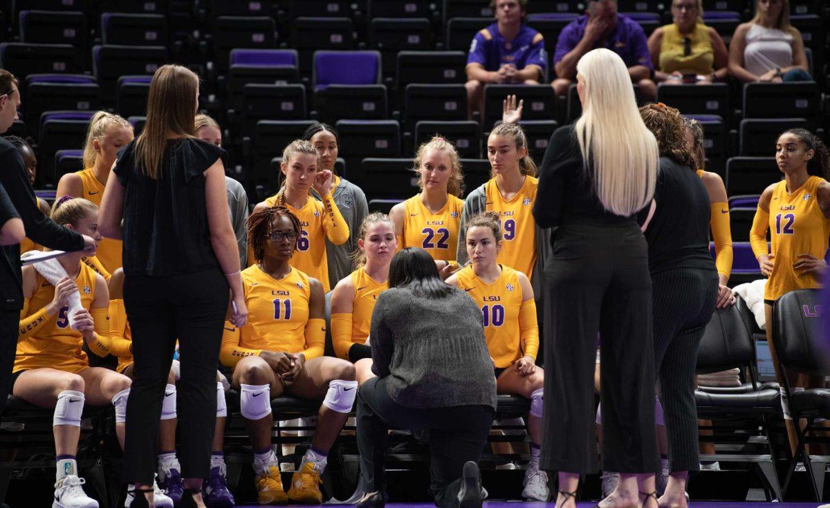 LSU volleyball head coach Tonya Johnson speaks to the players on Friday, Sept. 2, 2022, during LSU&#8217;s 3-0 victory over Iowa State in the Pete Maravich Assembly Center in Baton Rouge, La.