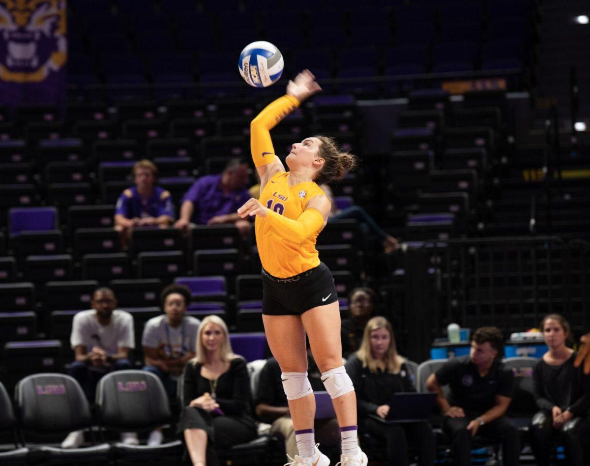 LSU volleyball senior defensive specialist Jill Bohnet (10) serves the ball on Friday, Sept. 2, 2022, during LSU&#8217;s 3-0 victory over Iowa State in the Pete Maravich Assembly Center in Baton Rouge, La.