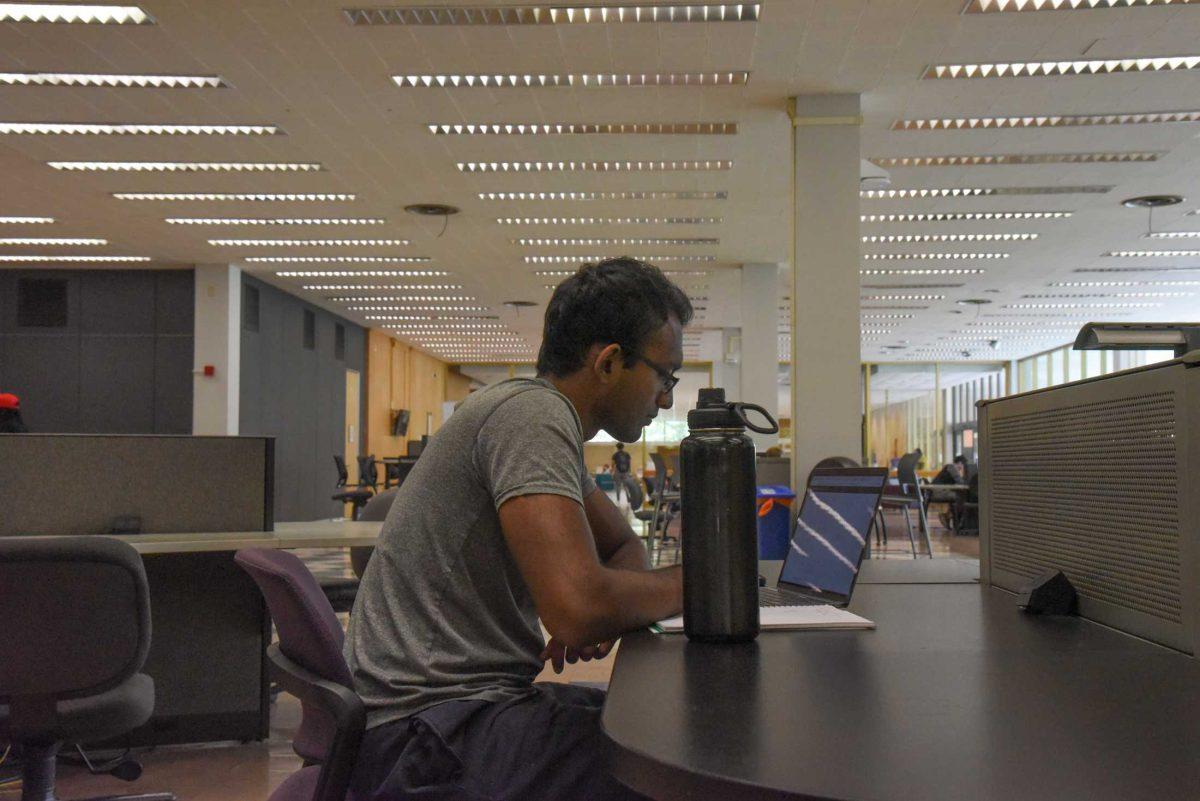 LSU business sophomore Bharat Alastair studies on Friday, Sep. 9, 2022, in the LSU library, Baton Rouge, La.