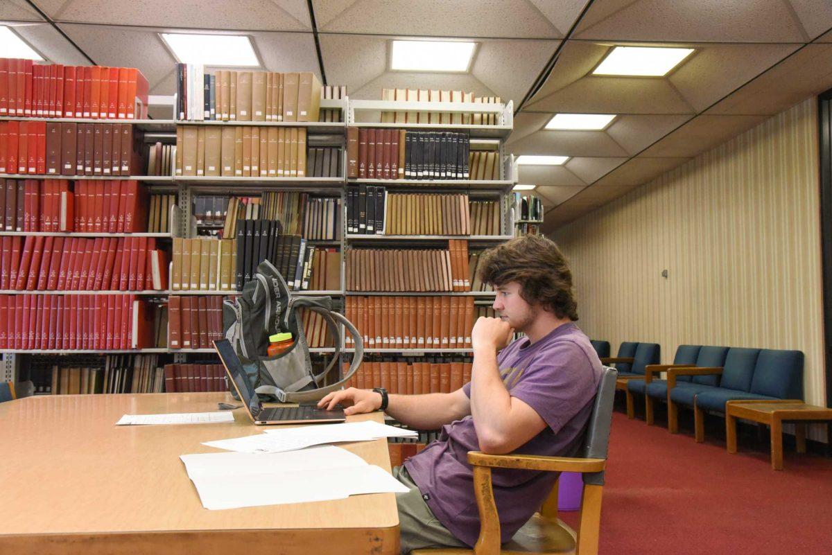 LSU environmental science sophomore Peter Kelly studies on Friday, Sep. 9, 2022, in the LSU library, Baton Rouge, La.