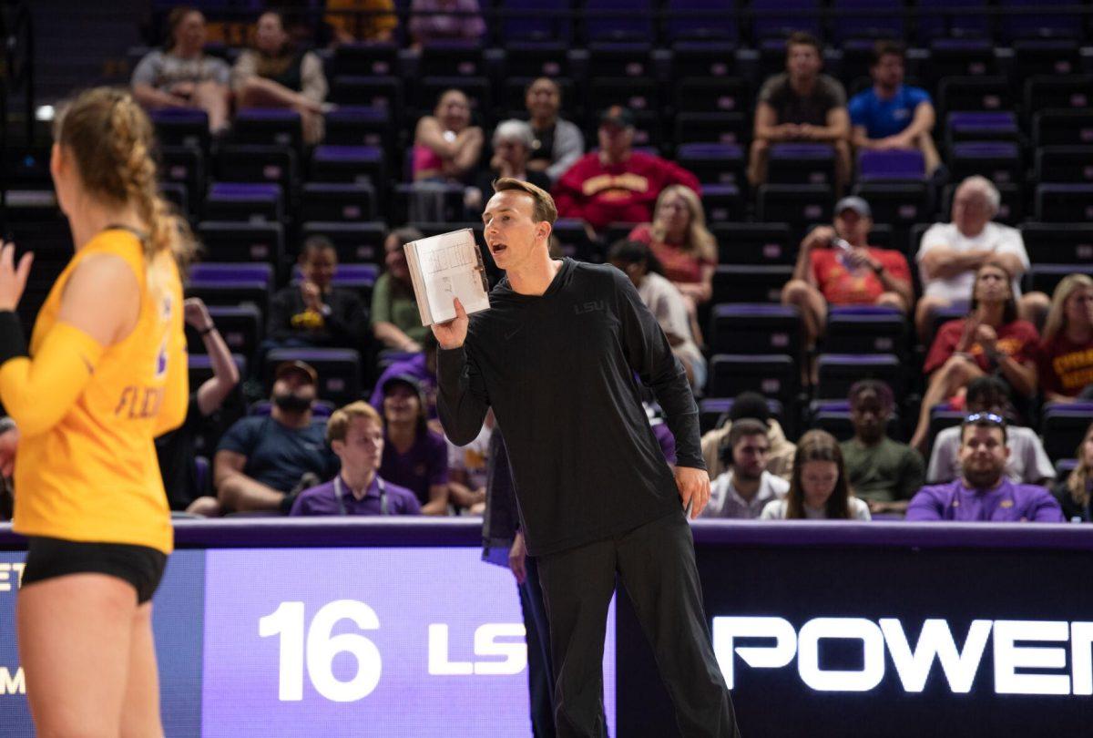 LSU volleyball assistant coach Kevin Inlow shouts to the players on Friday, Sept. 2, 2022, during LSU&#8217;s 3-0 victory over Iowa State in the Pete Maravich Assembly Center in Baton Rouge, La.