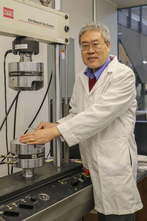 Mechanical engineering professor&#160;Guoqiang&#160;Li does a bending test of a self-healing polymer beam specimen using a materials testing system.&#160;