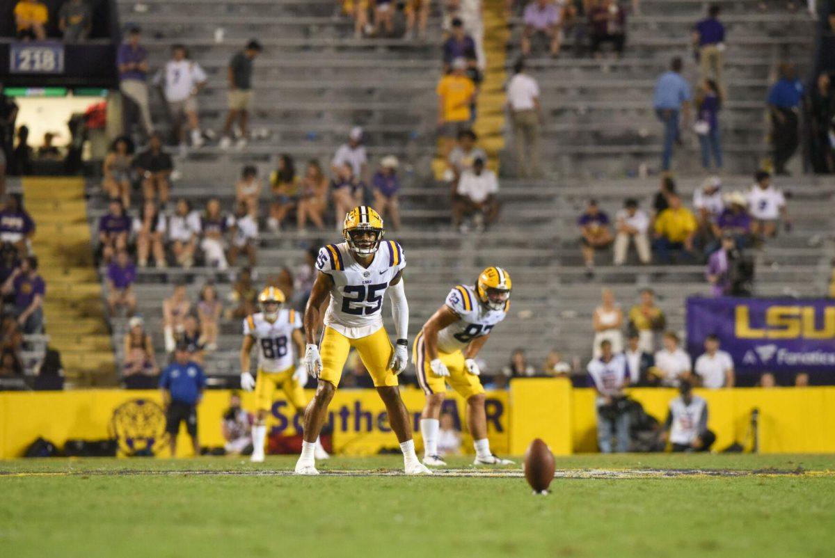 LSU football junior Gregory Clayton Jr. (25) prepares to kick on Saturday, Sep. 10, 2022, during LSU&#8217;s 65-17 win over Southern at Tiger Stadium in Baton Rouge, La.