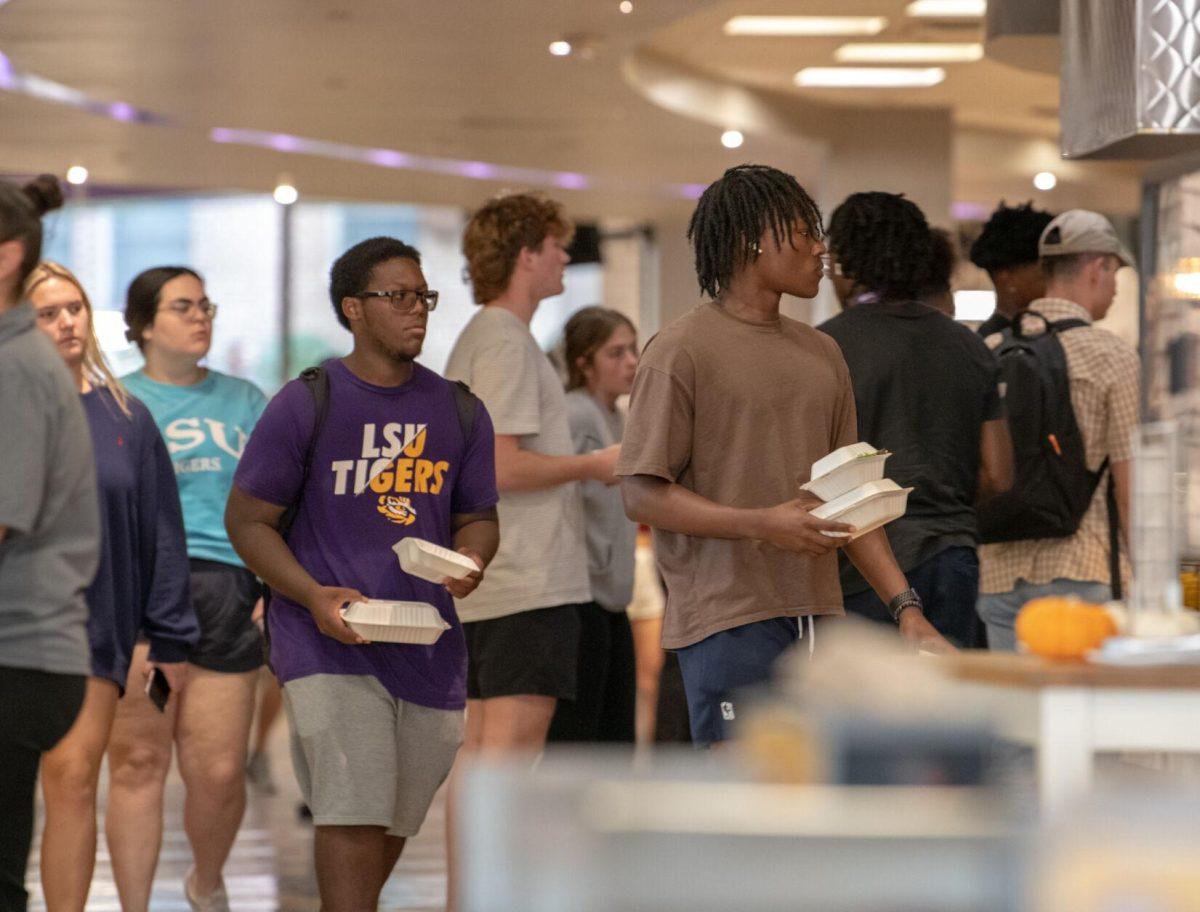 The LSU students browse the food options on Wednesday, Oct. 5, 2022, in The 5 dining hall in Baton Rouge, La.