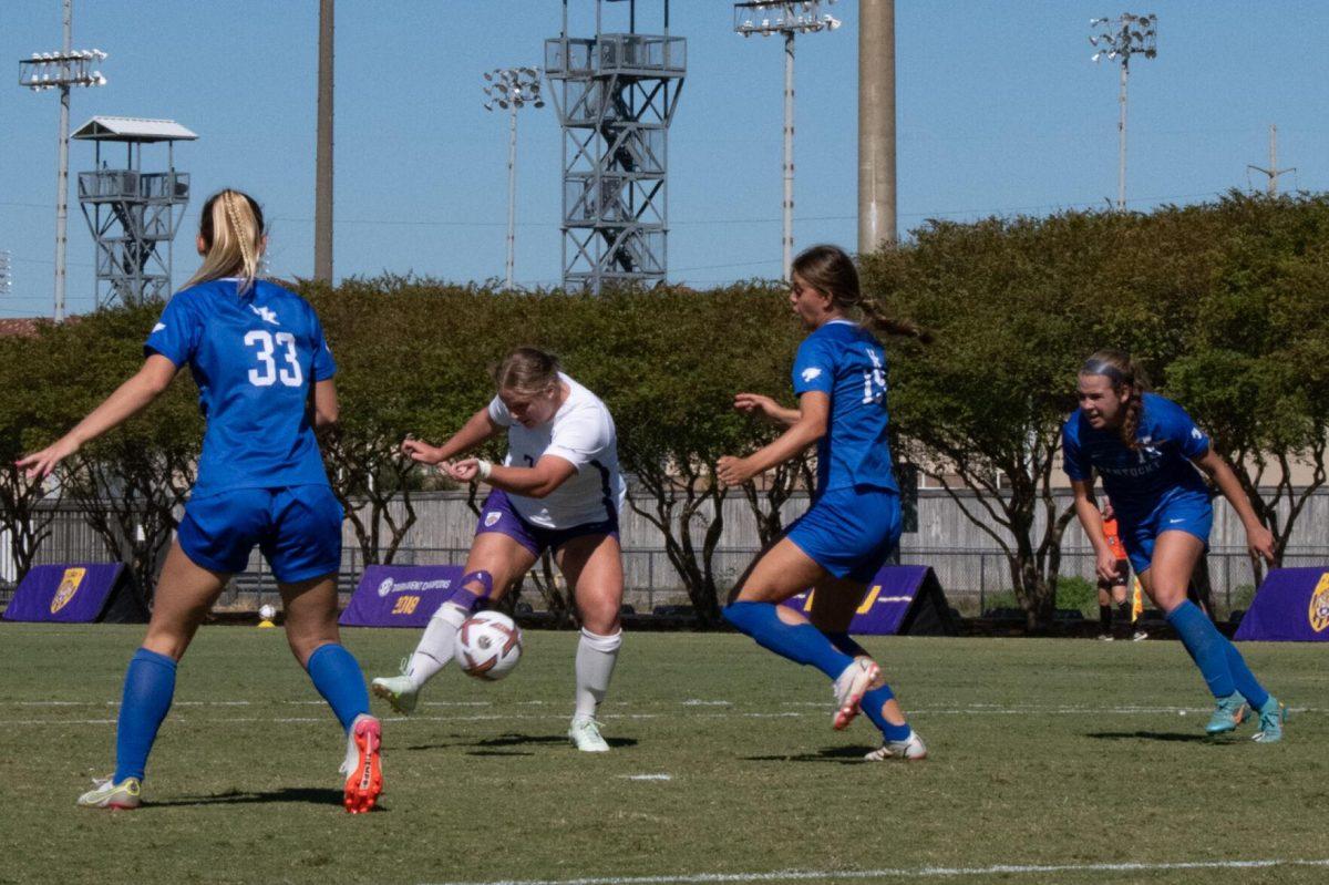 LSU soccer junior forward Mollie Baker (71) passes the ball on Sunday, Oct. 2, 2022, during LSU&#8217;s 3-2 win against University of Kentucky at LSU&#8217;s Soccer Stadium off Nicholson Drive.