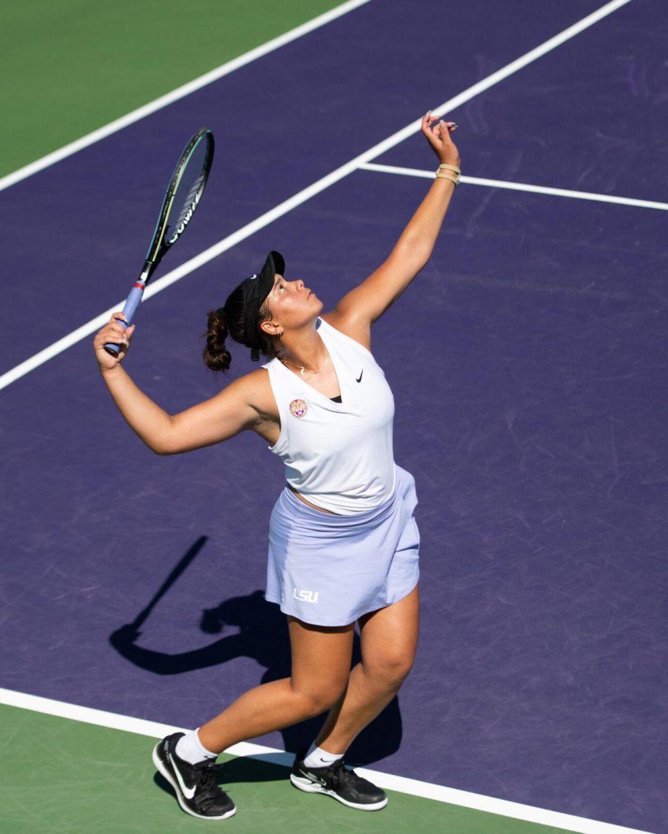 LSU women&#8217;s tennis freshman Noor Carrington serves the ball Friday, Oct. 14, 2022, during the ITA Southern Regional in the singles round of 64 at the LSU Tennis Complex on Gourrier Avenue in Baton Rouge, La.