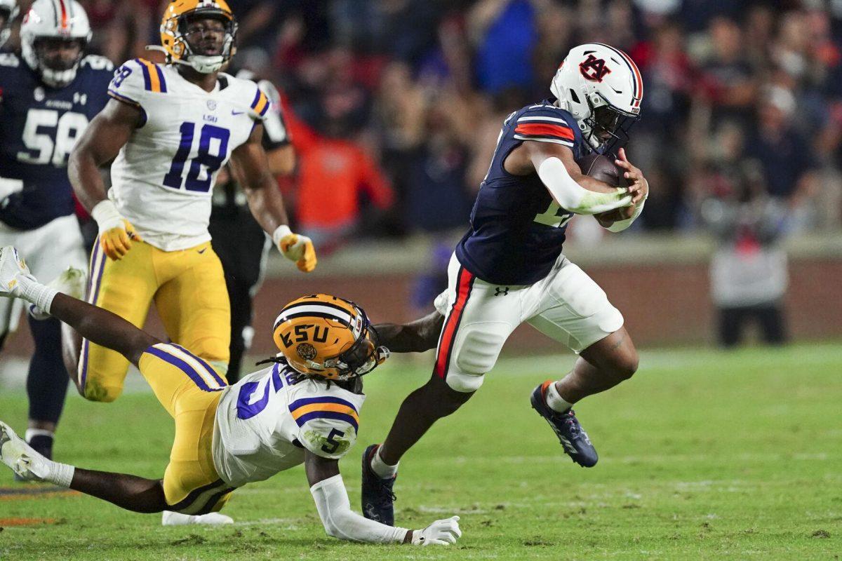 Auburn running back Jarquez Hunter (27) breaks away from LSU safety Jay Ward (5) after a catch in the first half of an NCAA college football game, Saturday, Oct. 1, 2022, in Auburn, Ala. (AP Photo/John Bazemore)