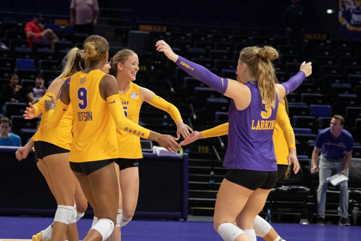 The LSU volleyball team comes together to celebrate a point on Saturday, Oct. 1, 2022, during LSU&#8217;s 2-3 defeat to Ole Miss at the Pete Maravich Assembly Center in Baton Rouge, La.