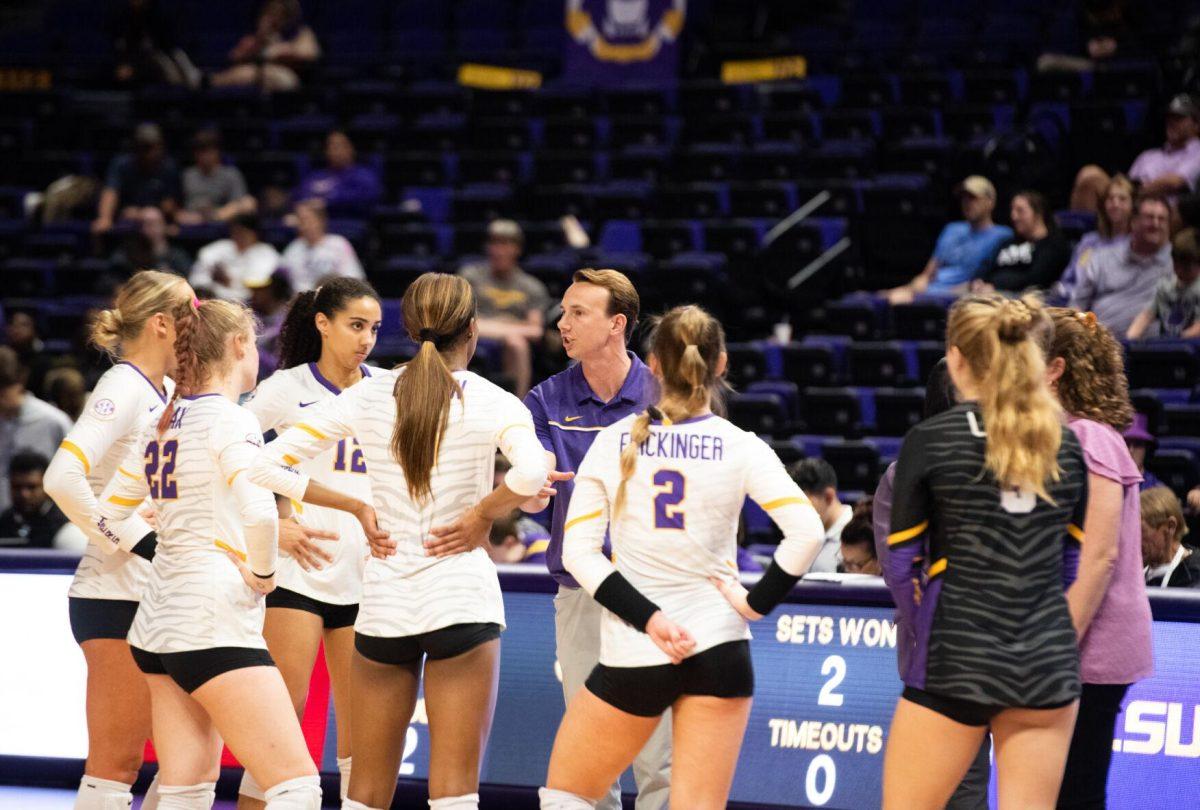 LSU volleyball assistant coach Kevin Inlow talks to the team on Saturday, Oct. 29, 2022, during LSU&#8217;s 3-2 victory against Mississippi State at the Pete Maravich Assembly Center in Baton Rouge, La.