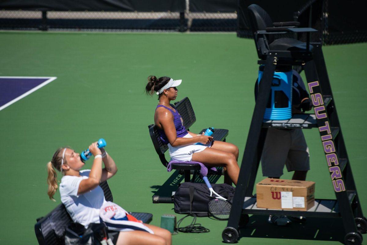 LSU women&#8217;s tennis senior Safiya Carrington rests on the bench Friday, Oct. 14, 2022, during the ITA Southern Regional in the singles round of 64 at the LSU Tennis Complex on Gourrier Avenue in Baton Rouge, La.