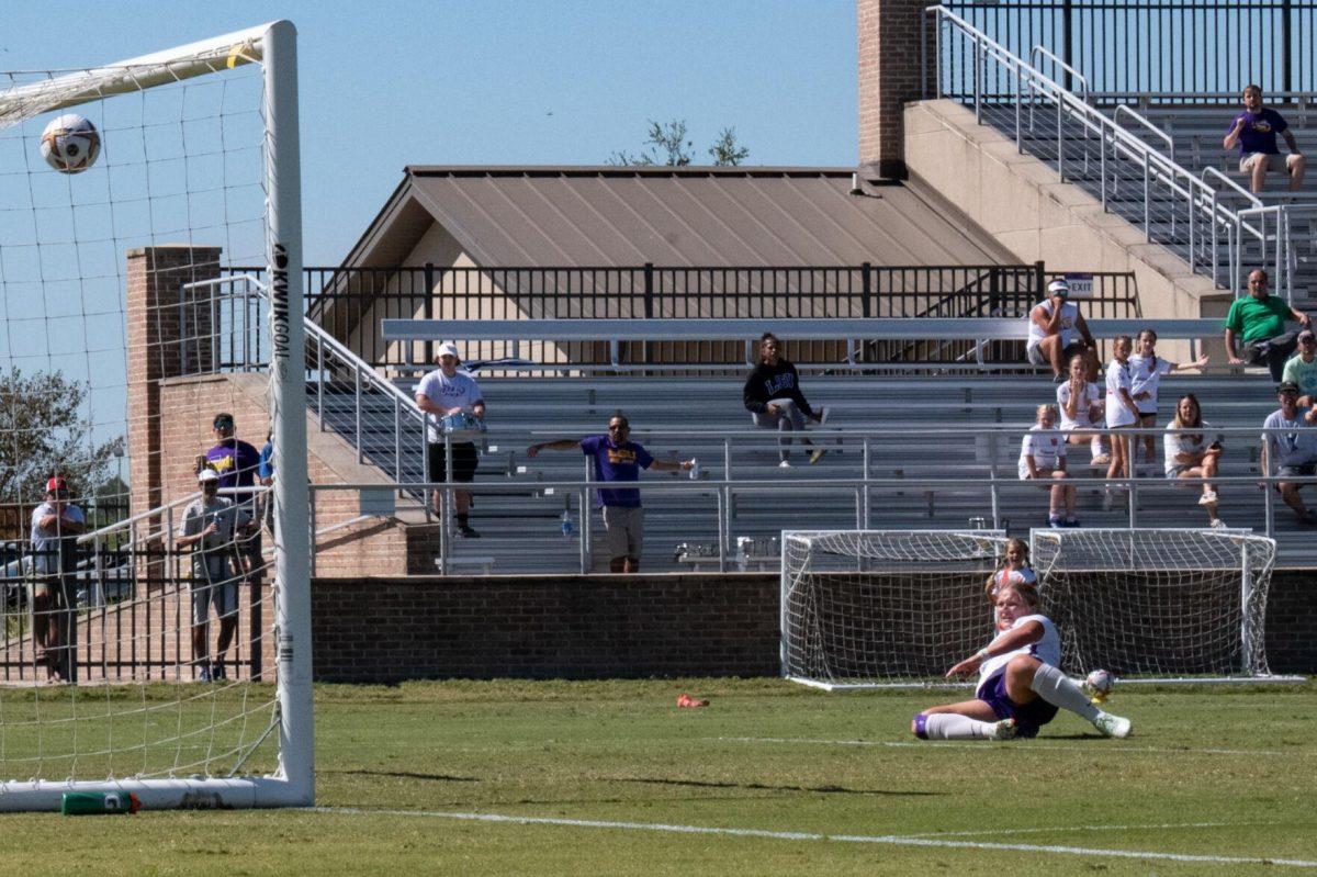 LSU soccer junior forward Mollie Baker (71) scores a goal on Sunday, Oct. 2, 2022, during LSU&#8217;s 3-2 win against University of Kentucky at LSU&#8217;s Soccer Stadium off Nicholson Drive.