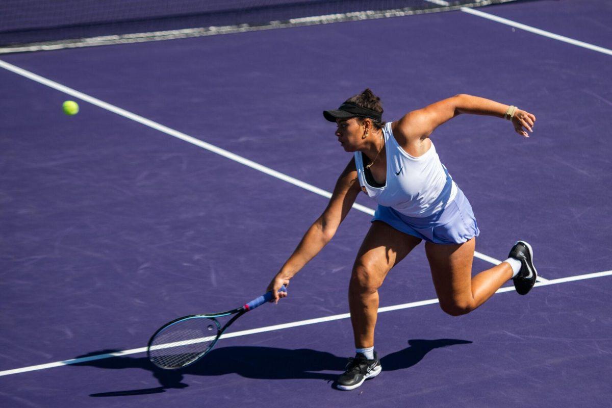 LSU women&#8217;s tennis freshman Noor Carrington returns the ball Friday, Oct. 14, 2022, during the ITA Southern Regional in the singles round of 64 at the LSU Tennis Complex on Gourrier Avenue in Baton Rouge, La.