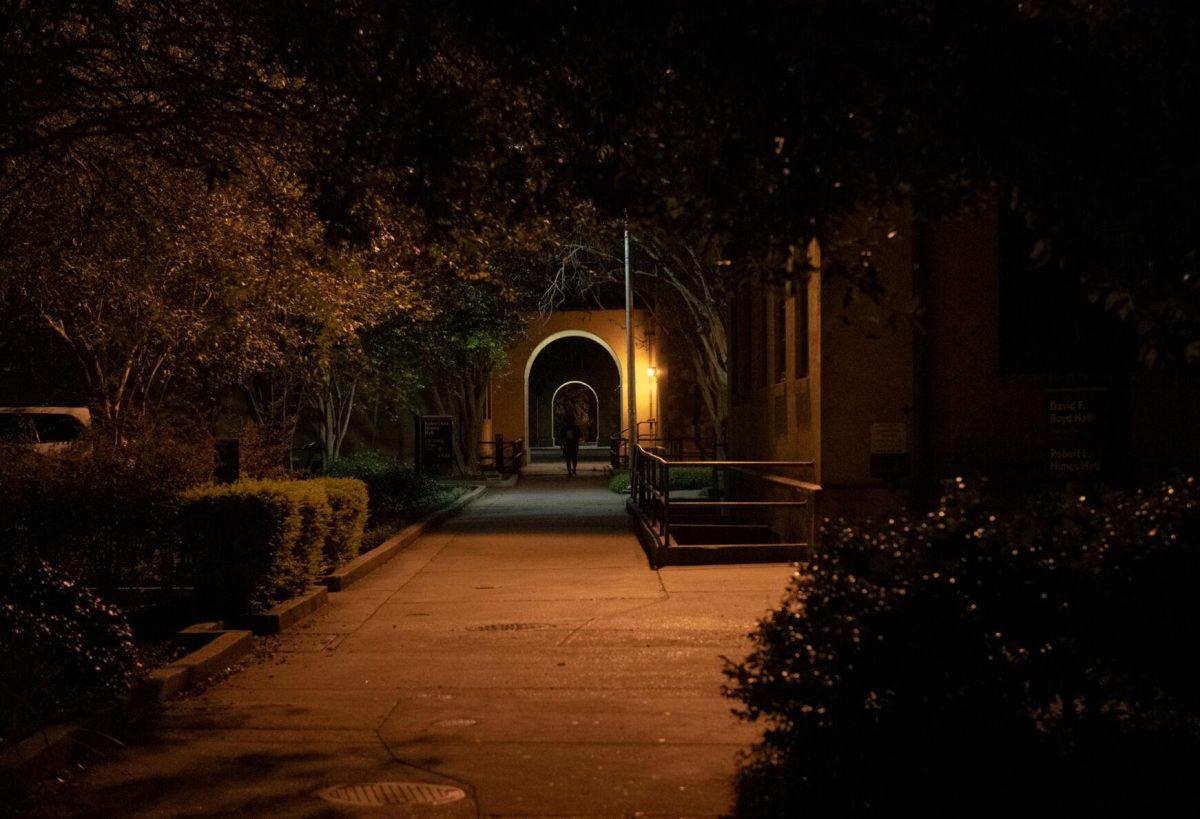 Darkness fills the walkway on Wednesday, Oct. 5, 2022 near the Quad in Baton Rouge, La.