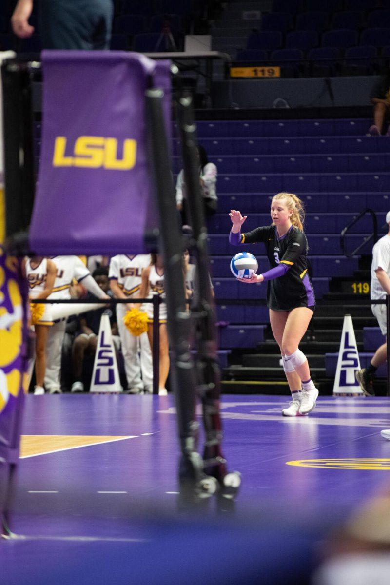 LSU volleyball sophomore libero Ella Larkin (3) prepares to serve the ball on Saturday, Oct. 29, 2022, during LSU&#8217;s 3-2 victory against Mississippi State at the Pete Maravich Assembly Center in Baton Rouge, La.