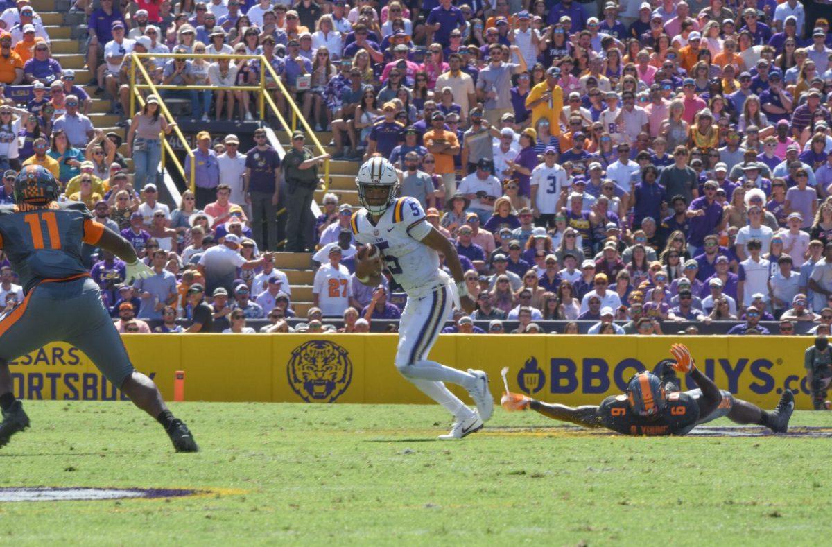 LSU football junior quarterback Jayden Daniels (5) catches the ball on Saturday, Oct. 8, 2022, during Tennessee&#8217;s 40-13 victory over LSU in Tiger Stadium.