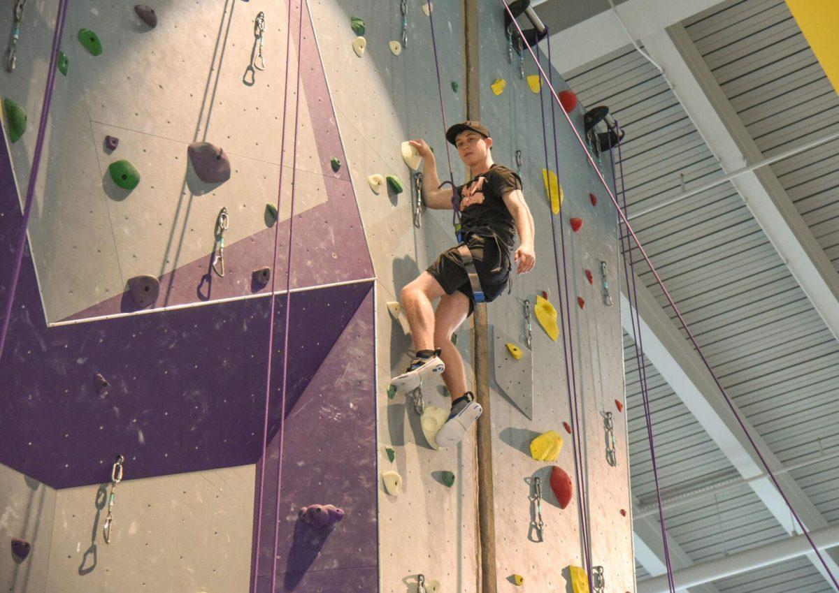 LSU screen arts freshman Dillon Ahlf climbs the rock wall on Wednesday, Oct. 12, 2022, at LSU&#8217;s UREC in Baton Rouge, La.