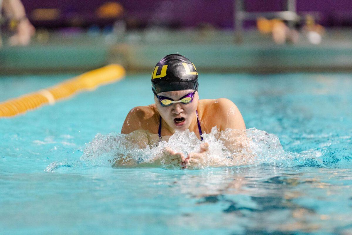 LSU swimming individual medley/freestyle freshman Chloe Cheng powers through the water on Friday, Nov. 4, 2022, during the LSU women&#8217;s 118-182 loss to Alabama at the LSU natatorium in Baton Rouge, La.