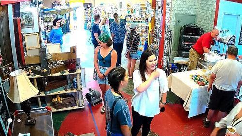 Shoppers browse the vendors' tents at the Market at the Oasis at&#160;13827 Coursey Blvd. in&#160;Baton Rouge, La.