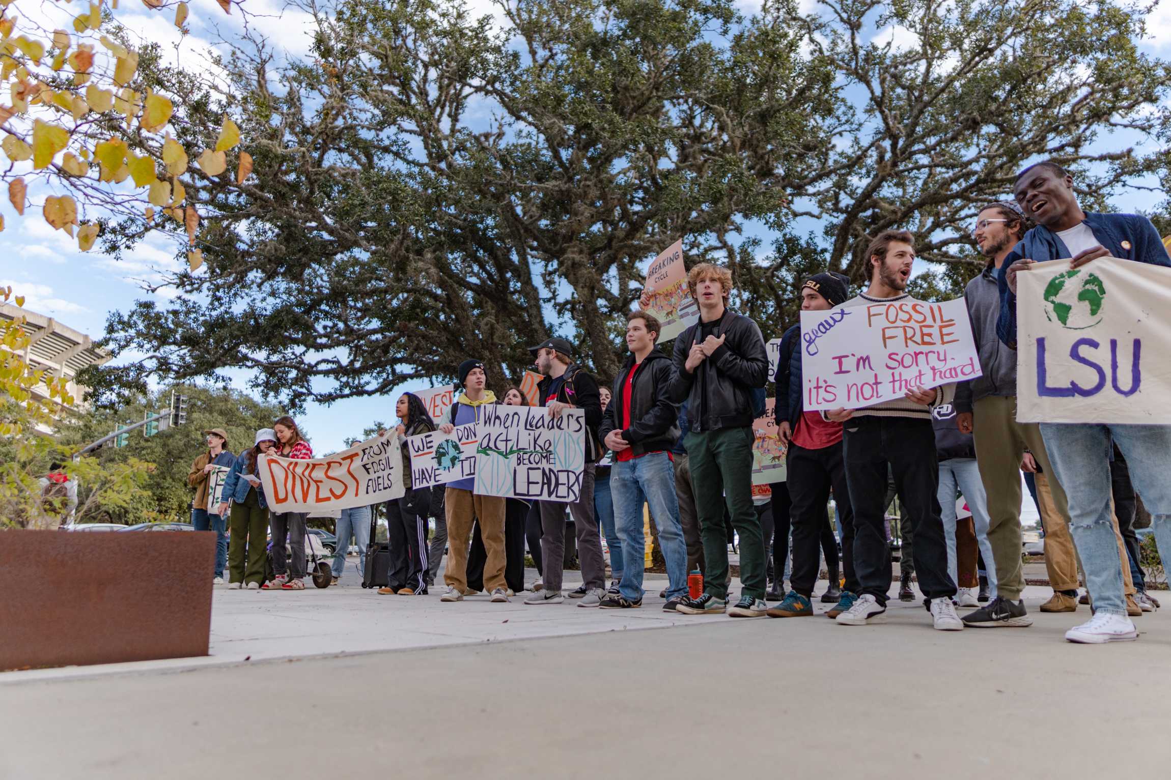 Climate March raises awareness for environmental issues, calls to divest from fossil fuel companies