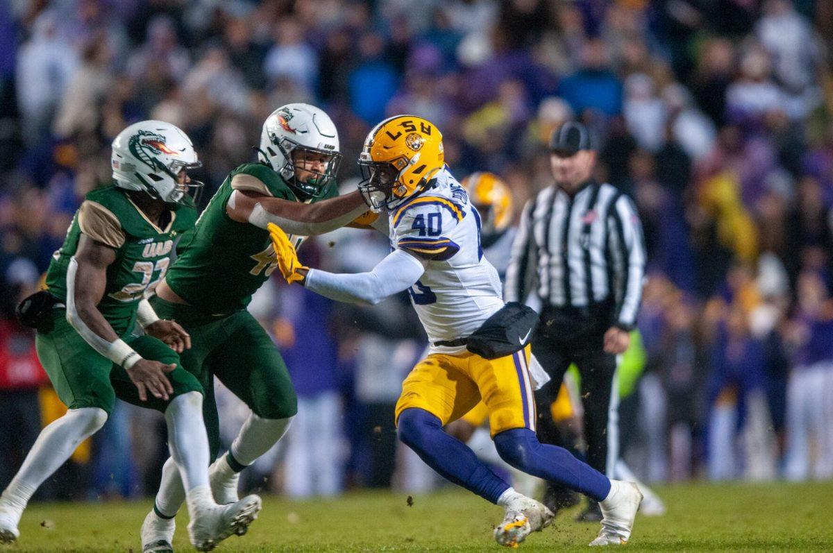 LSU football freshman linebacker Harold Perkins Jr. (40) dodges two UAB football players on Saturday, Nov. 19, 2022, during the LSU vs. UAB game in Baton Rouge, La.