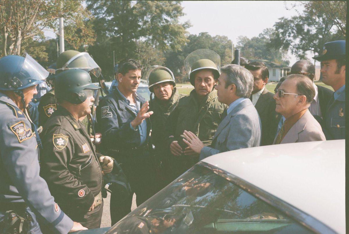 Gov. Edwin Edwards conferred with East Baton Rouge Parish Sheriff Al Amiss (first man on Edwards&#8217; left with visor lifted) and other law-enforcement officials on the Southern campus after the shooting.