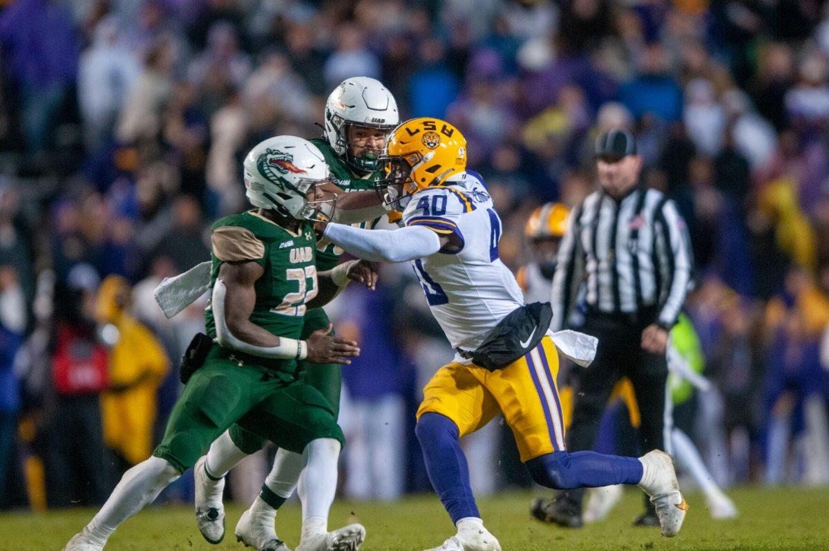 LSU football freshman linebacker Harold Perkins Jr. (40) blocks two UAB football players on Saturday, Nov. 19, 2022, during the LSU vs. UAB game in Baton Rouge, La.