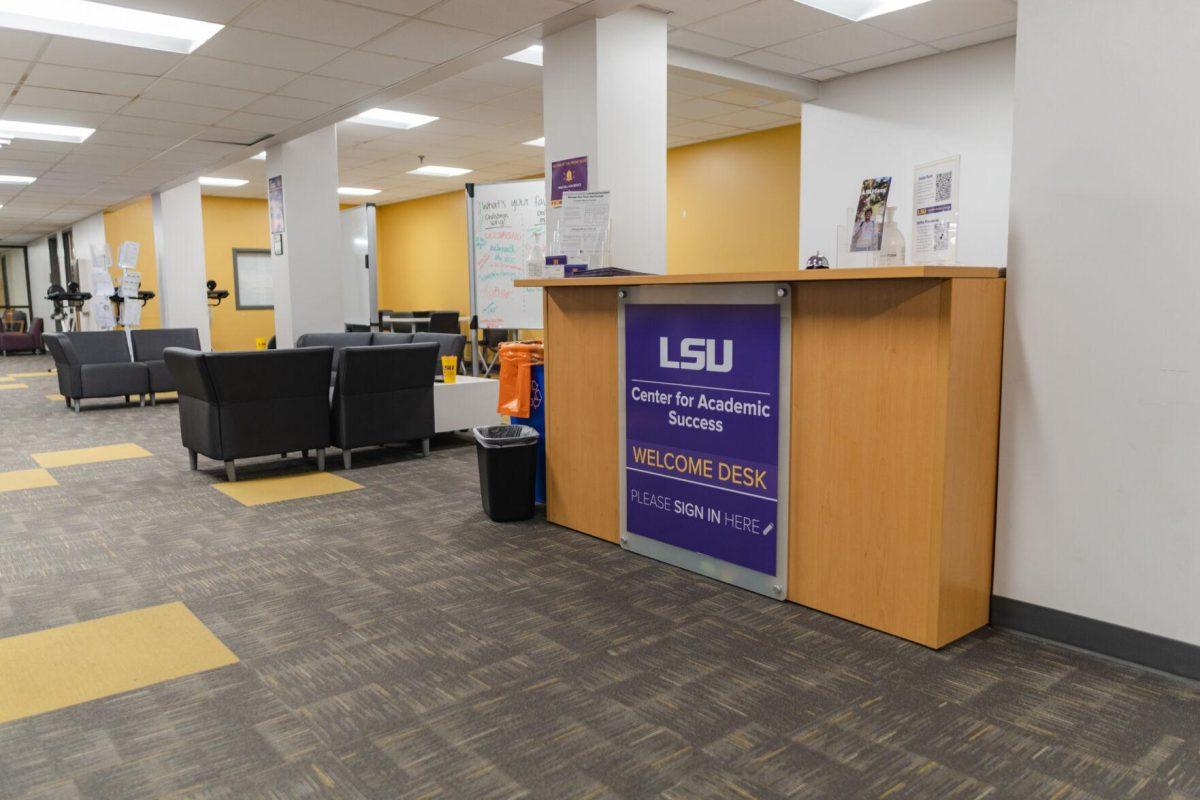 The welcome desk sits on Tuesday, Nov. 22, 2022, inside the Center for Academic Success in Coates Hall on LSU&#8217;s campus.