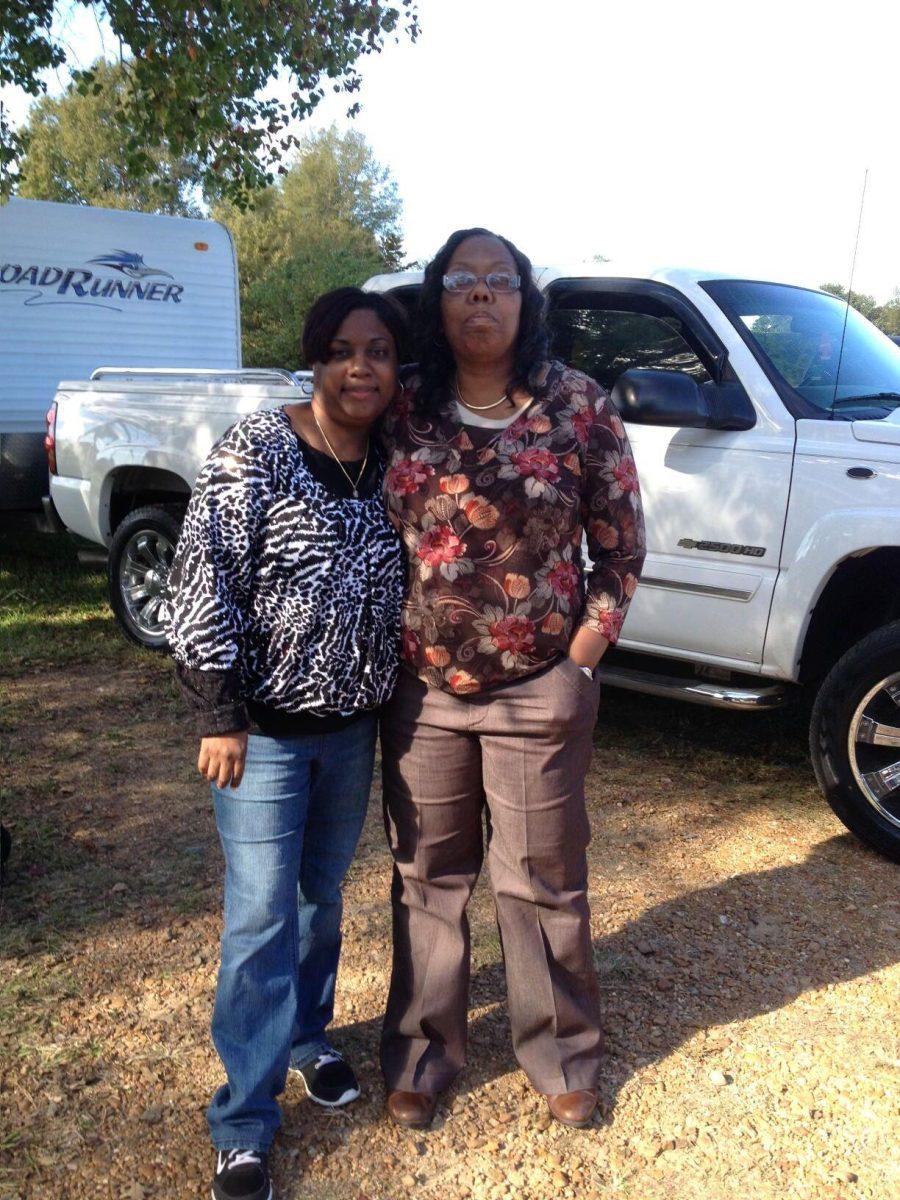 Leonard Brown&#8217;s daughter Shunda Wallace (left) and his sister Evelyn Turner (right).
