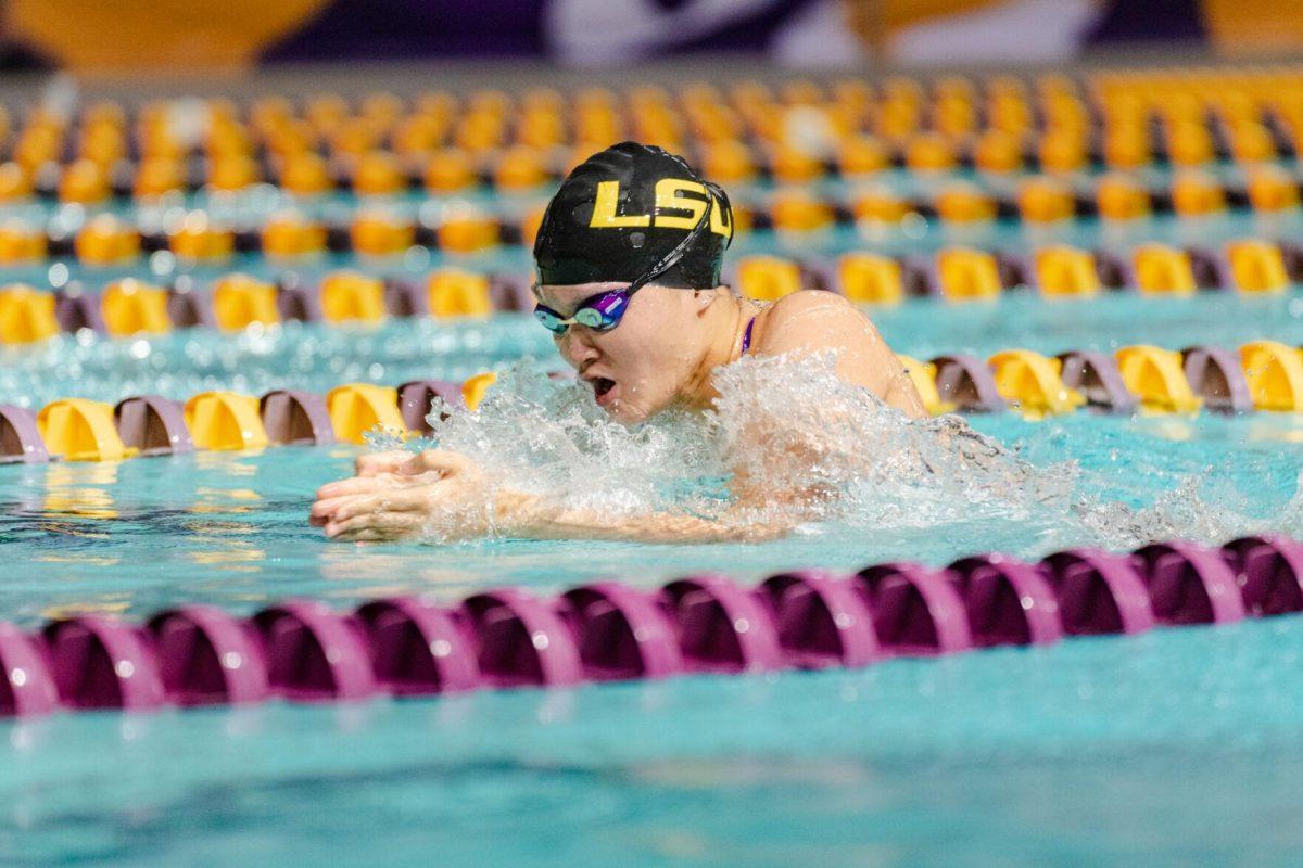 LSU swimming individual medley/freestyle freshman Chloe Cheng powers through the water on Friday, Nov. 4, 2022, during the LSU women&#8217;s 118-182 loss to Alabama at the LSU natatorium in Baton Rouge, La.