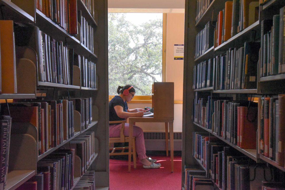 LSU chemistry freshman Veda Vo Le studies on Friday, Sep. 9, 2022, in the LSU library, Baton Rouge, La.