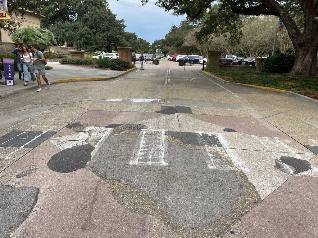 Students walk past by the Tower Drive crosswalk next to Free Speech Alley in Baton Rouge, La.